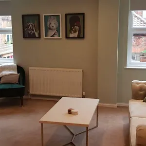 The Hidden Lady Apartment York